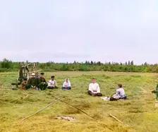 Peasants haying [Russian Empire], 1909. Creator: Sergey Mikhaylovich Prokudin-Gorsky