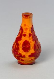 Pear-Shaped Snuff Bottle with Stylized Dragons and Stylized "Shou"..., Qing dynasty, 1730-1800. Creator: Unknown