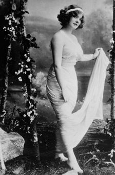 Pearl Aufrere, between c1910 and c1915. Creator: Bain News Service