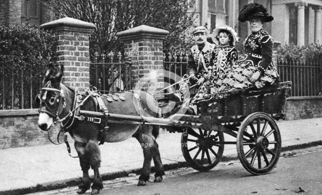 Pearly family in their donkey-drawn 'moke', London, 1926-1927. Artist: McLeish
