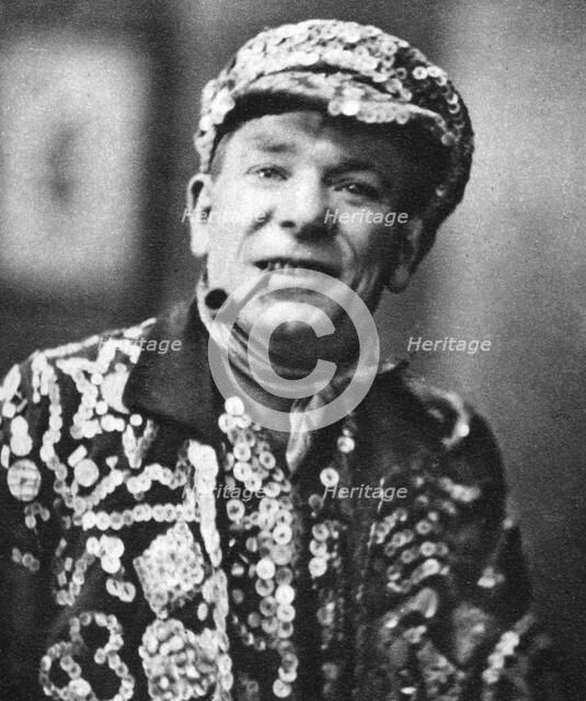 Pearly king, London, 1926-1927. Artist: Hoppe
