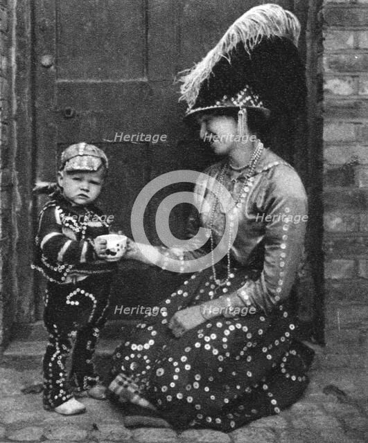 Pearly Queen and Pearly Prince, London, 1926-1927. Artist: Hoppe