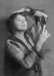 Pearson, Virginia, Miss, portrait photograph, 1915 July 13. Creator: Arnold Genthe