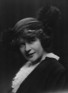 Peedie, J.S., Mrs. (Ann Murdock), portrait photograph, 1914 Mar. 12. Creator: Arnold Genthe