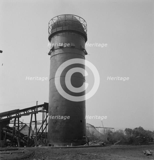 Pelican Bay Lumber Company, near Klamath Falls, Klamath County, Oregon, 1939. Creator: Dorothea Lange.