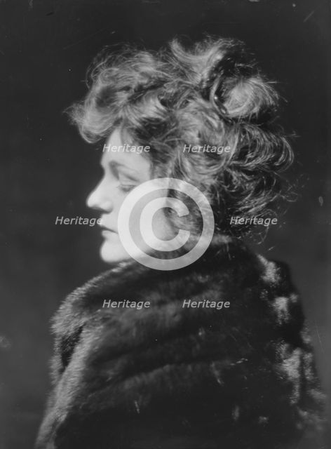 Pell, Miss, portrait photograph, 1916 Apr. 11. Creator: Arnold Genthe.