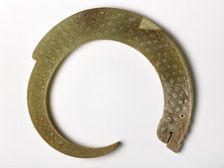 Pendant in the form of a curling dragon, 4th-3rd century BC