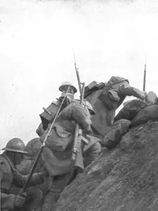 Pendant l'action; Nos hommes quittent les tranchees de depart pour se lancer a..., 1916 (1924) Creator: Unknown