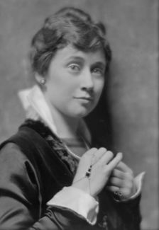 Pennock, Elise T., Miss, portrait photograph, 1914 Oct. 23. Creator: Arnold Genthe