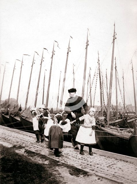People of Marken Island, Netherlands, 1898. Artist: James Batkin