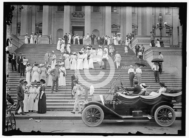 People on Capitol steps, between 1913 and 1918. Creator: Harris & Ewing.