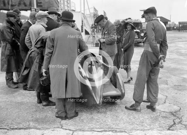 People examining Leon Cushman's Austin 7 racer at Brooklands for a speed record attempt, 1931. Artist: Bill Brunell.