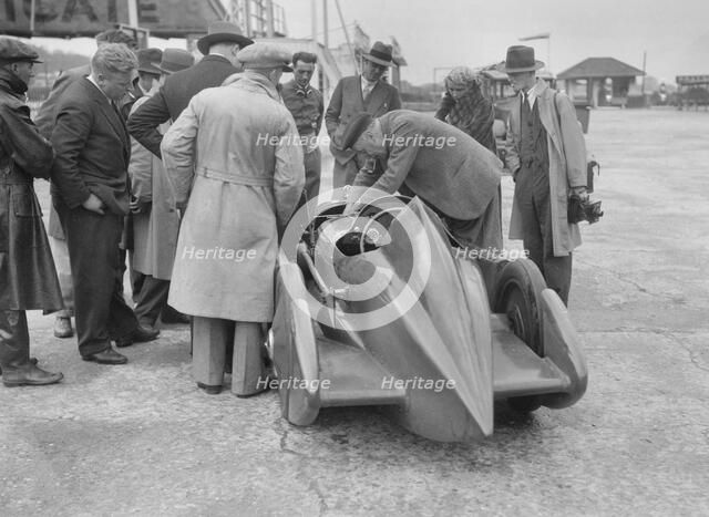 People examining Leon Cushman's Austin 7 racer at Brooklands for a speed record attempt, 1931. Artist: Bill Brunell.