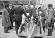 People examining Leon Cushman's Austin 7 racer at Brooklands for a speed record attempt, 1931. Artist: Bill Brunell