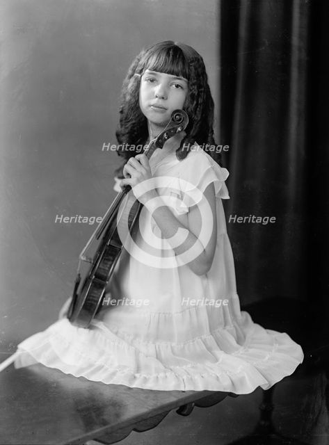 Perkins, Gloria, Miss - Portrait, 1933. Creator: Harris & Ewing.