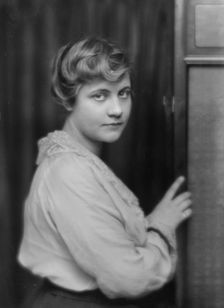 Perkins, Helen J., Miss, portrait photograph, 1914 Apr. 18. Creator: Arnold Genthe