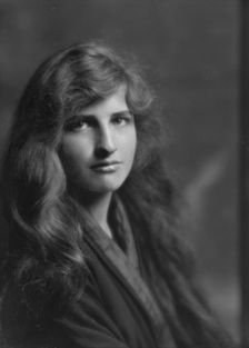 Perkins, Miss, portrait photograph, 1914 Apr. 23. Creator: Arnold Genthe