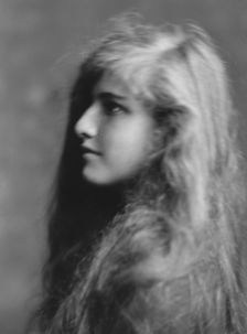 Perkins, Miss, portrait photograph, 1914 Apr. 23. Creator: Arnold Genthe