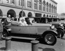 Perless 1920's with fashionable occupants