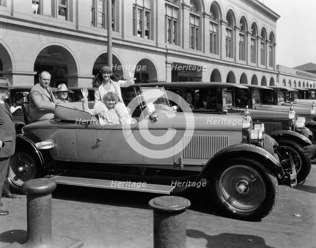 Perless 1920's with fashionable occupants Artist: Unknown.