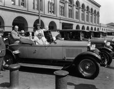 Perless 1920's with fashionable occupants