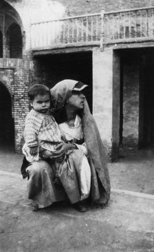 Persian woman and child, 1917-1919