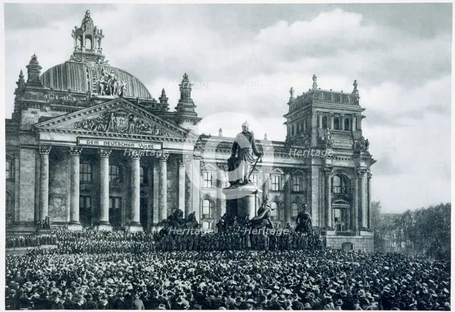 Philipp Scheidemann announcing the creation of a new German republic, 9th November, 1918. Creator: Unknown.