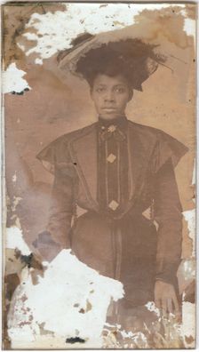 Photographic print of a woman, 1890-1910. Creator: Unknown