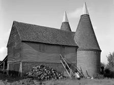 Pittsgate oasthouse, Lamberhurst, Kent, 1956. Artist: FJ Palmer