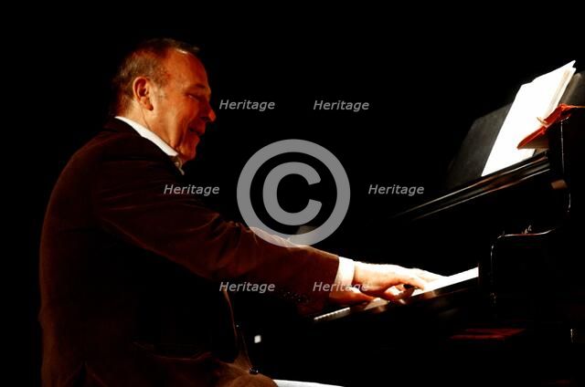 Pianist Ted Beament, The Under Ground, Eastbourne, East Sussex.  Artist: Brian O'Connor