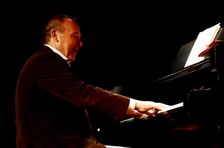 Pianist Ted Beament, The Under Ground, Eastbourne, East Sussex. Artist: Brian O'Connor