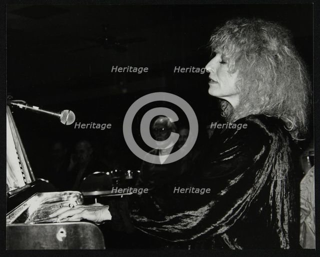 Pianist and singer Ellyn Rucker performing at The Fairway, Welwyn Garden City, Hertfordshire, 1992. Artist: Denis Williams