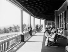 Piazza of the Wontanesca [i.e. Montanesca Hotel], Mt. Pocona [sic], Pa., ca 1905. Creator: Unknown