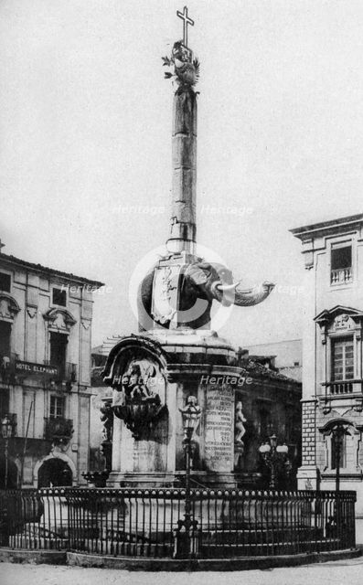 Piazza del Duomo (Cathedral Square), Catania, Sicily, Italy, c1923. Artist: Unknown