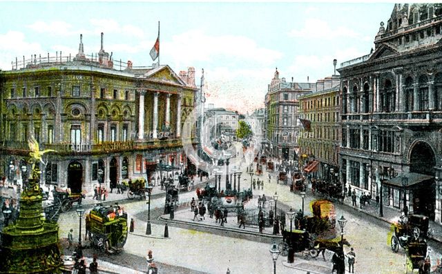 Piccadilly Circus, London, 20th Century. Artist: Unknown