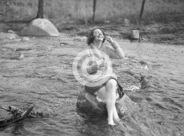 Picnic with Martha Hedman and friends, between 1912 and 1919. Creator: Arnold Genthe.