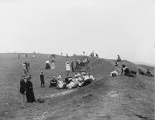 Picnickers enjoying a bank holiday lunch, Uffington Castle, Oxfordshire, 1900. Artist: Henry Taunt