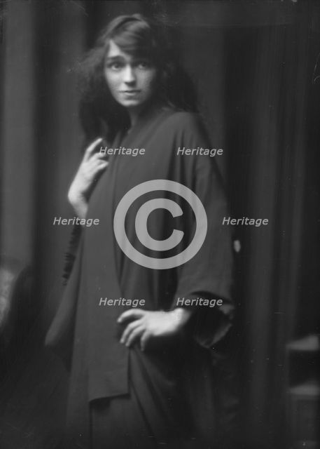Pierce, Marion, Miss, portrait photograph, 1913. Creator: Arnold Genthe.