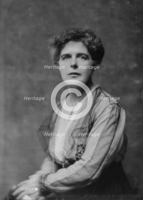 Piers, Muriel, Miss, portrait photograph, 1916 Jan. 14. Creator: Arnold Genthe.