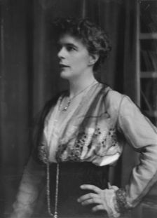 Piers, Muriel, Miss, portrait photograph, 1916 Jan. 14. Creator: Arnold Genthe