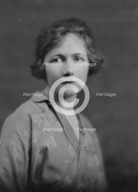 Pierson, Miss, portrait photograph, 1917 May 31. Creator: Arnold Genthe.