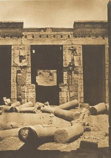Piliers dans la cour du palais de Rhamsès-Meiamoun, à Médinet-habou (Thèbes), 1849-50. Creator: Maxime du Camp