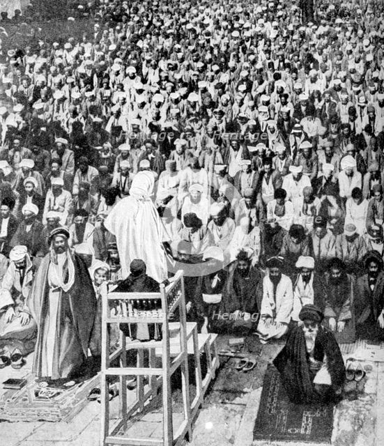 Pious Moslems gathered at the 'Durbar of God', Mecca, Saudi Arabia, 1922. Artist: Unknown