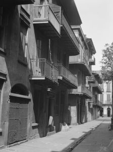 Pirate Alley, New Orleans, between 1920 and 1926. Creator: Arnold Genthe