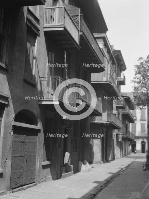 Pirate Alley, New Orleans, between 1920 and 1926. Creator: Arnold Genthe.