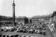 Place Vendome and the column erected to Napoleon's victories, Paris, 1931. Artist: Ernest Flammarion