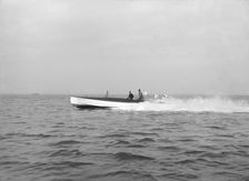 Planning motor boat Crusader 1914. Creator: Kirk & Sons of Cowes