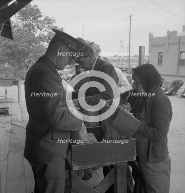 Plant quarantine inspectors examining goods bought... before entering El Paso, Texas, 1937. Creator: Dorothea Lange.