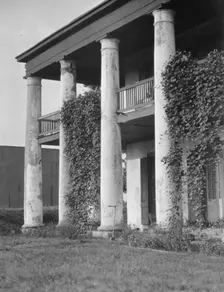 Plantation house, possibly the Belles Demoiselles, New Orleans, between 1920 and 1926. Creator: Arnold Genthe