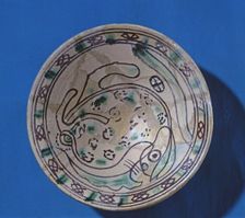 Plate with zoomorphic decoration in green and black, Manresa pottery